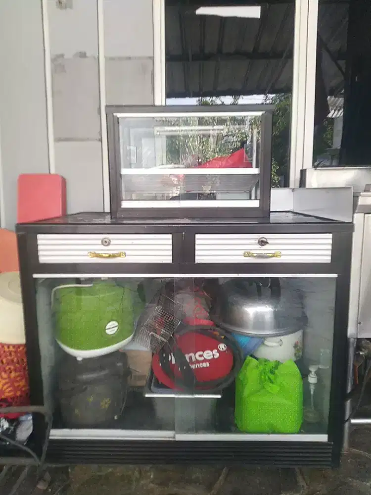 Meja dan Etalase Dagang