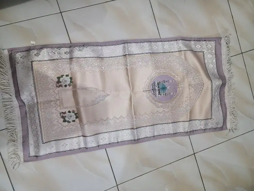 Sajadah besar ungu