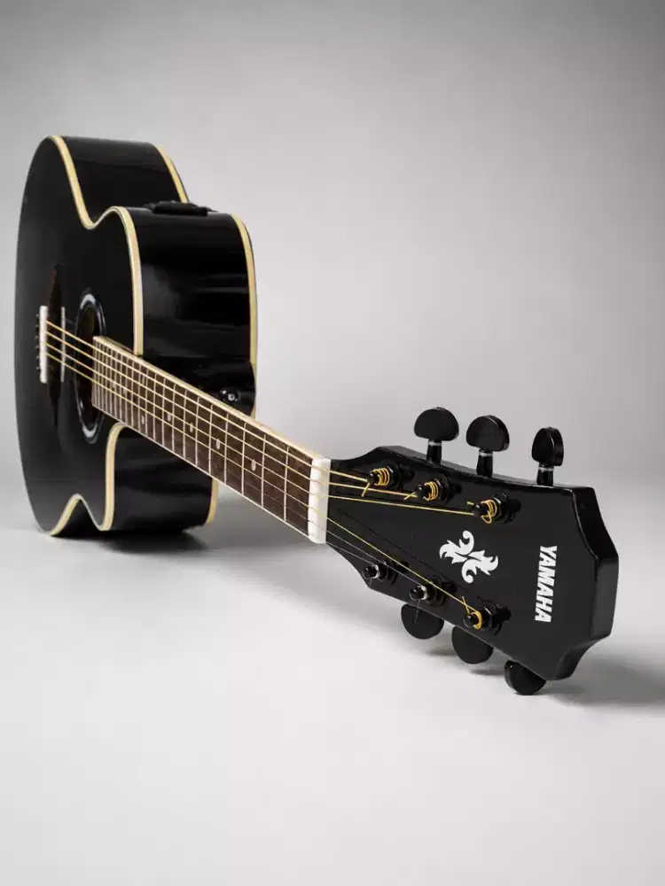 Gitar akustik elektrik Yamaha apx