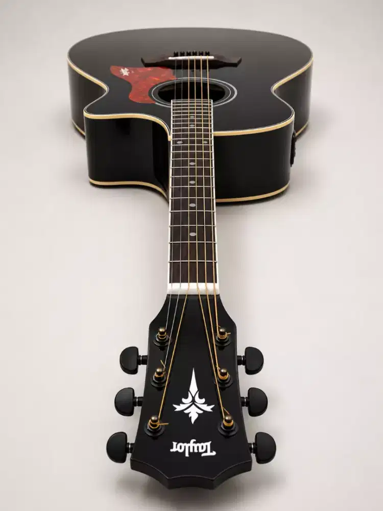 Gitar akustik elektrik Taylor
