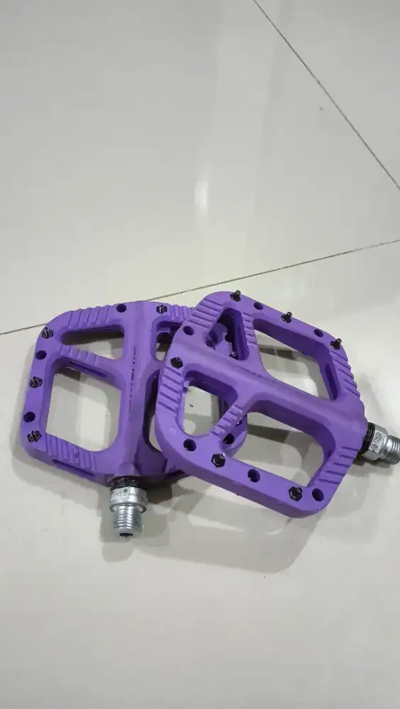 Stem&pedal strummer