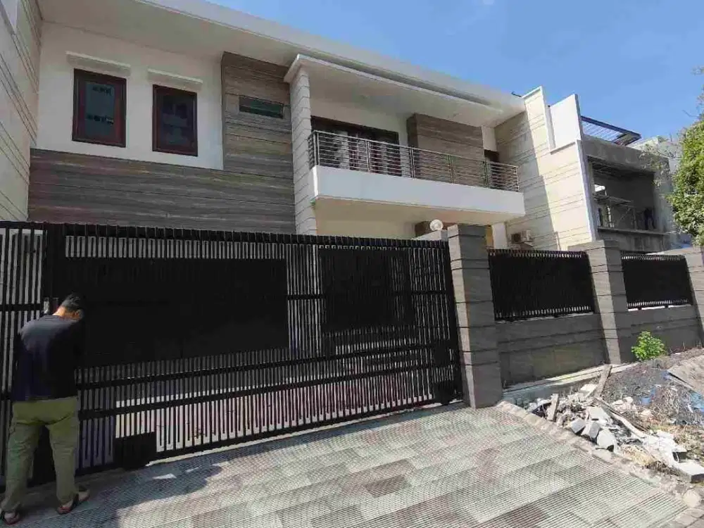 Dijual Rumah Full Renovasi & Full Furnished Graha Famili Blok Favorit di Blok L