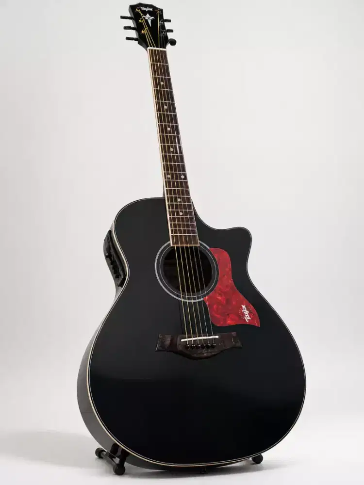 Gitar akustik elektrik Taylor