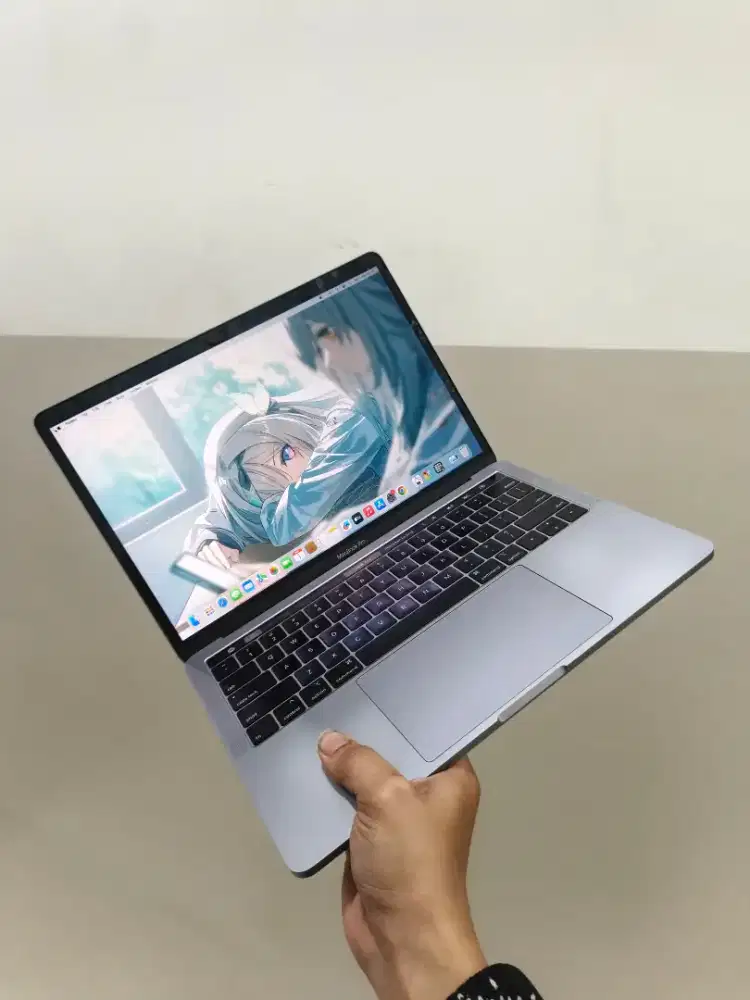 Macbook pro  2018 touchbar CTO intel i7 Ram 16/1TB