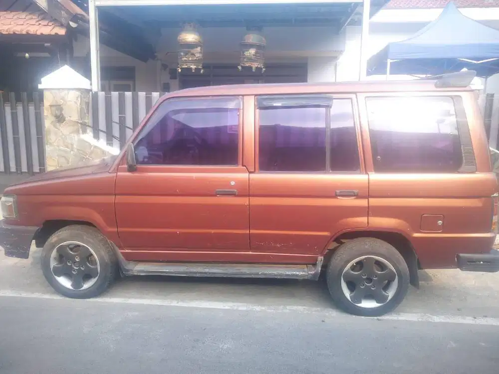Kijang Rover tahun 1995