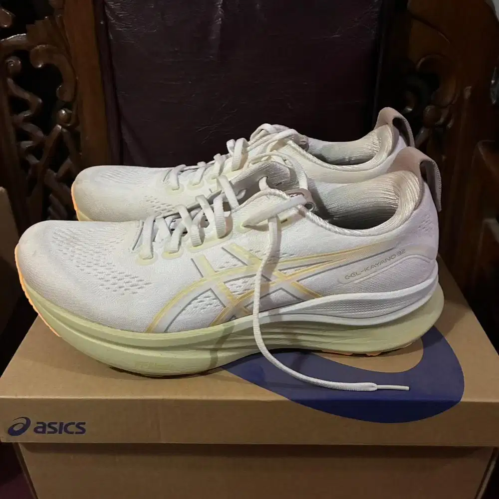 KONDISI 98% Original Sepatu Asics Kayano  Size 43.5 27.5cm White