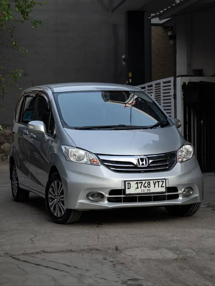 Honda Freed SD matic 2013 silver