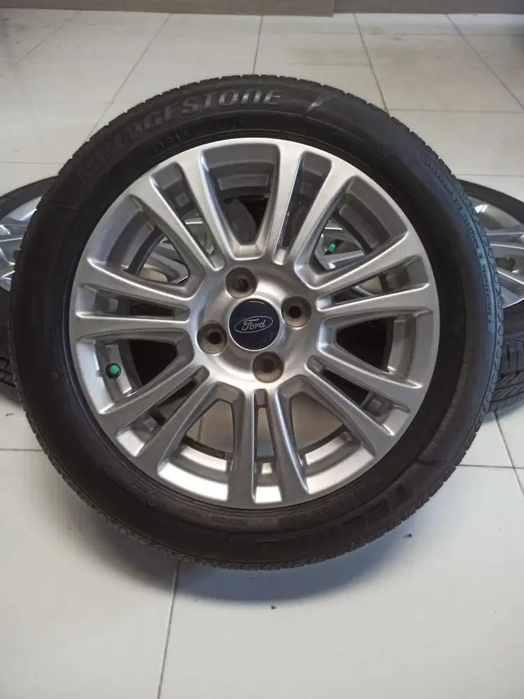 Velg Ford Fiesta R15' plus Ban Bridgestone