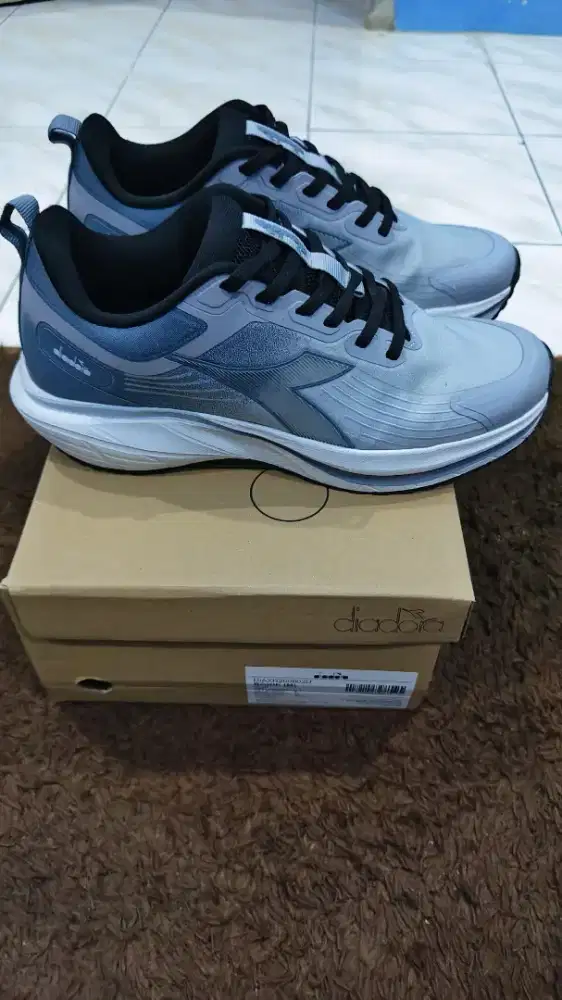 Sepatu running diadora rookie blue