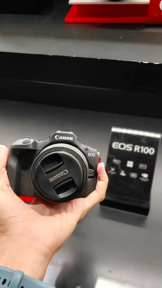 Kredit Kamera Canon EOS R100