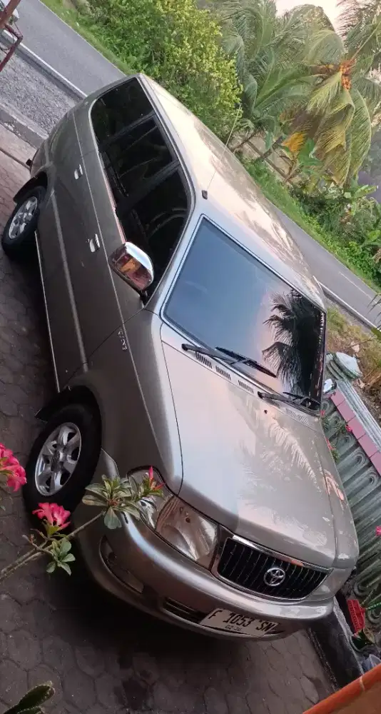 Toyota Kijang Kapsul LGX 2002