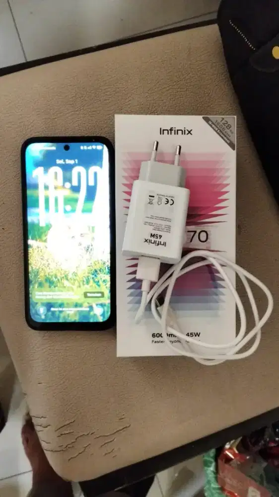 Dijual Infinix hot 70 8/128 kondisi sangat mulus