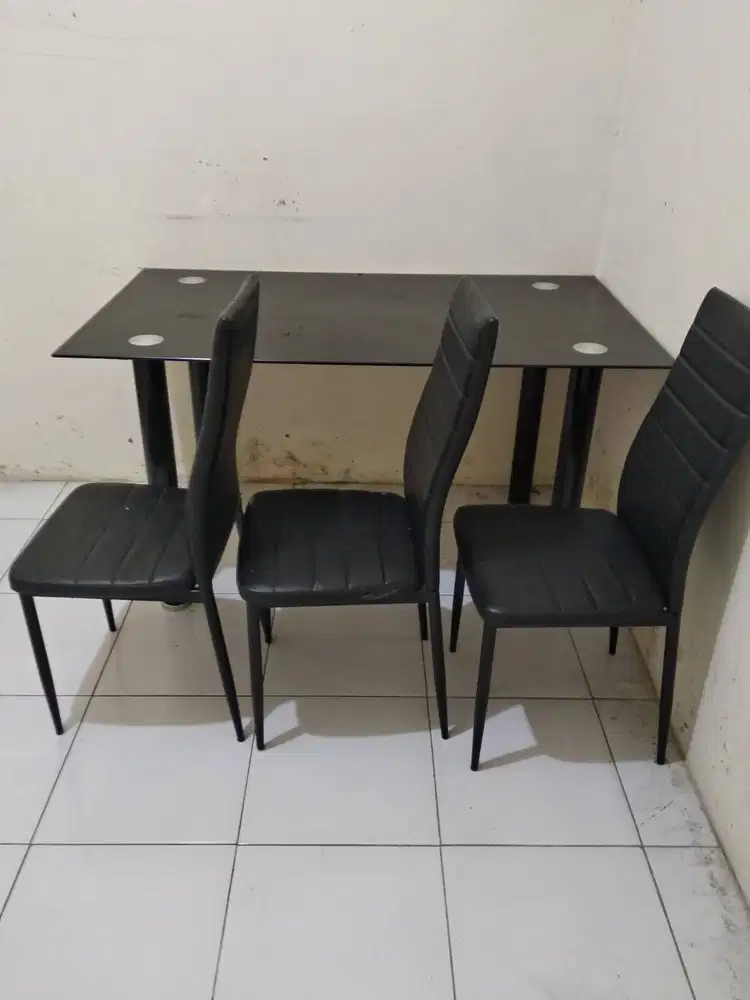 Meja Makan kaca + 4 kursi