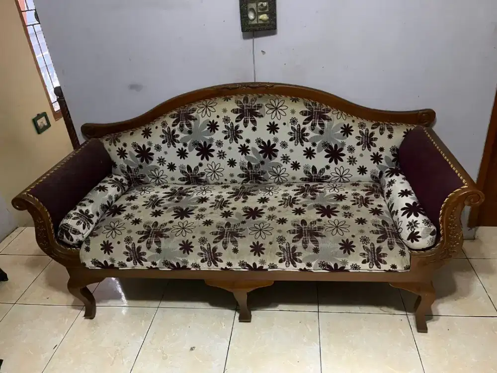 Kursi bunga jati