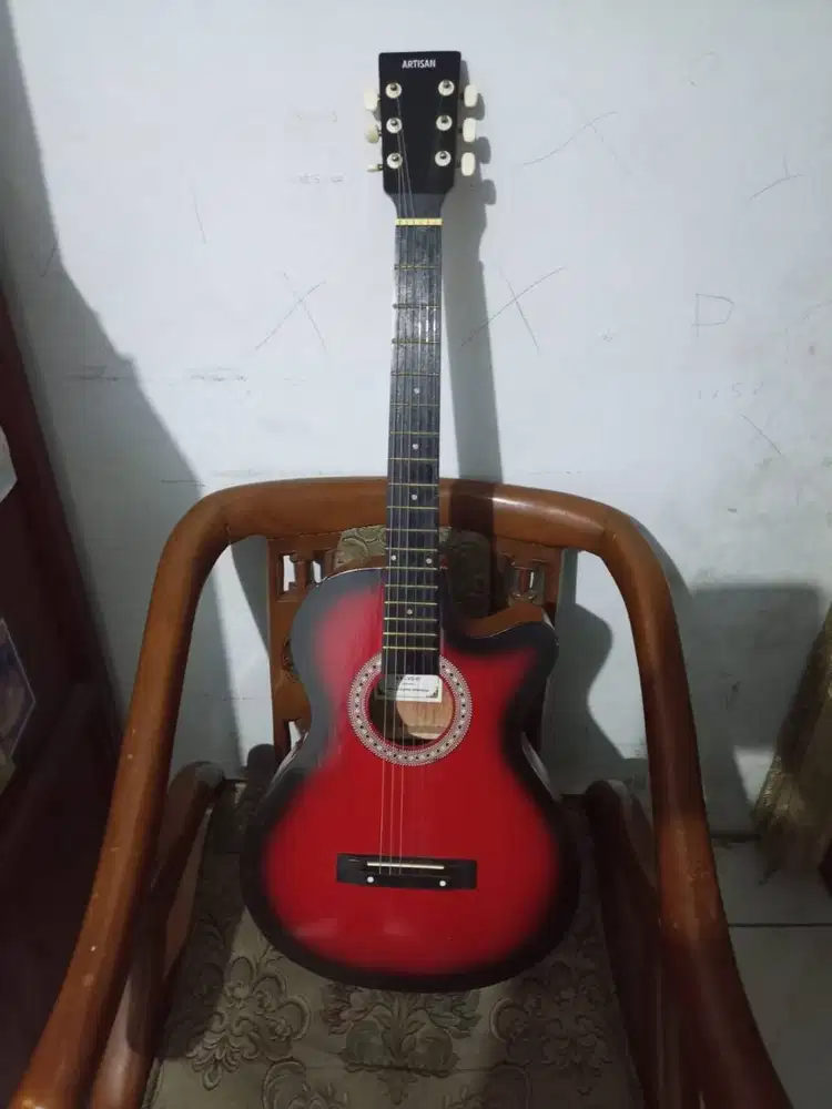 Gitar Artisan masih mulus