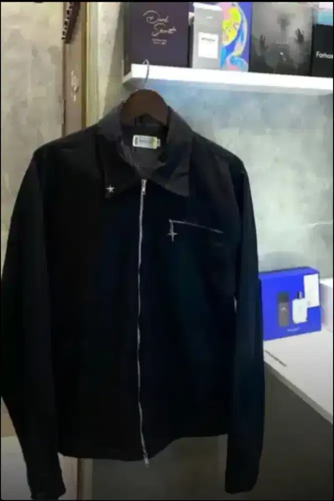 Outer pria black on black