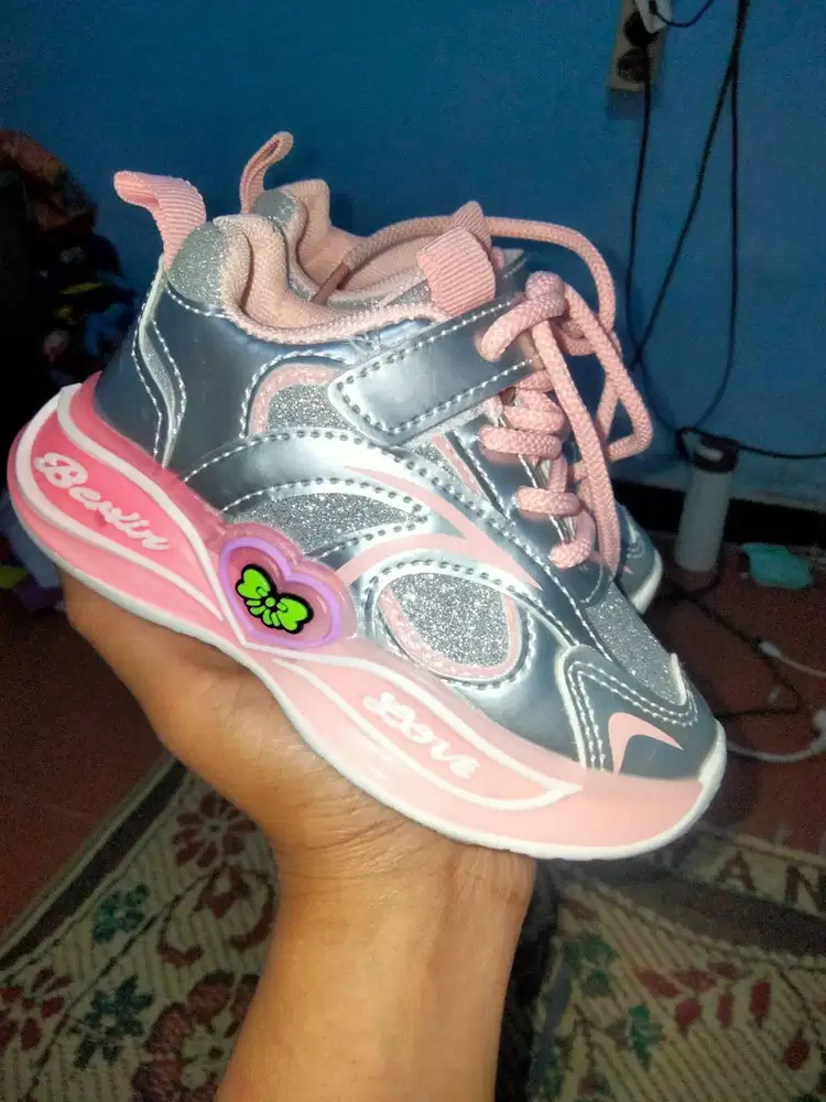 Sepatu anakk perempuan