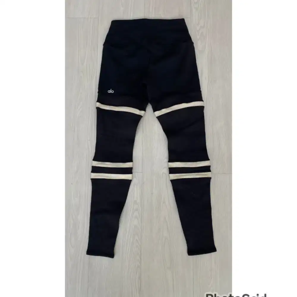 Like New ALO Yoga High wait Legging model striped rib