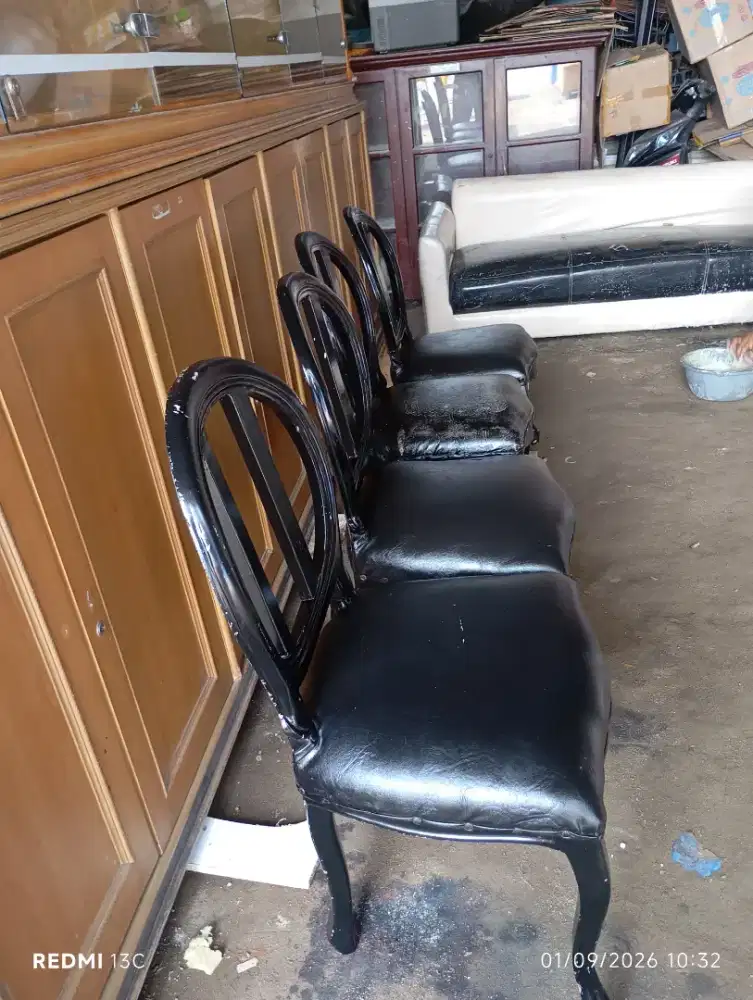 Kursi makan minimalis