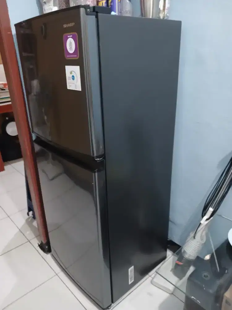 Kulkas Sharp Pemakaian Baru 4 Bulan