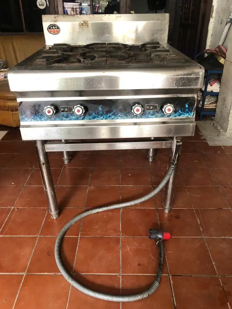 kompor gas 4 tungku