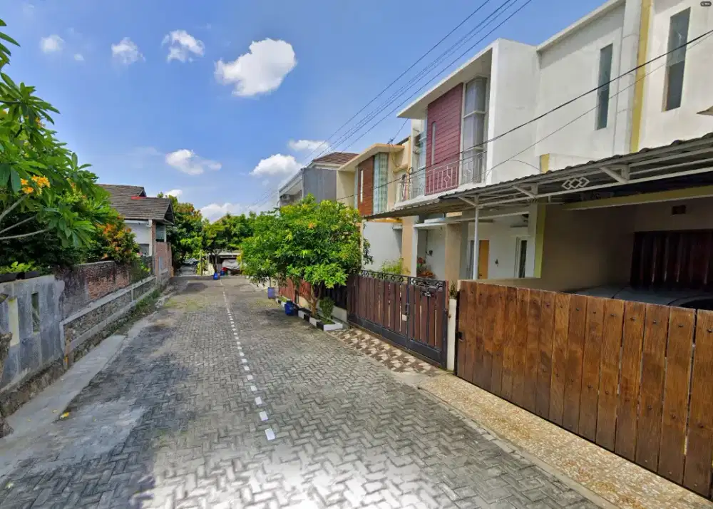 Rumah dijual siap huni strategis one gate sistem manyaran pasadena
