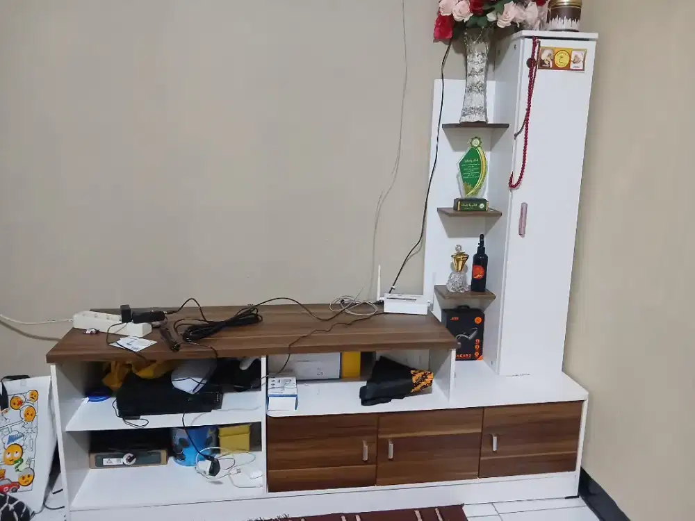 Dijual Lemari TV bisa sampai TV 50 inch