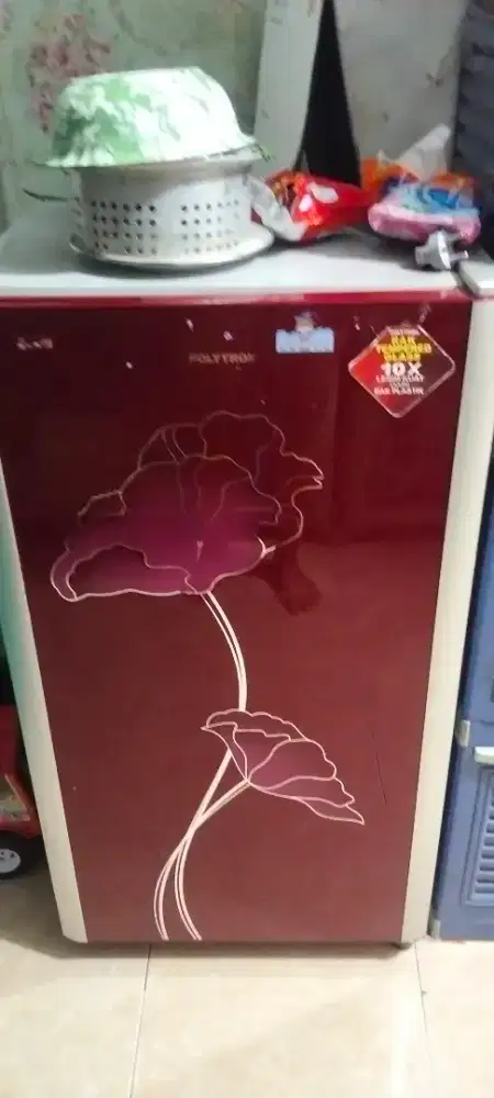 Kulkas Polytron masih mulus, jual murah cepat, bisa nego