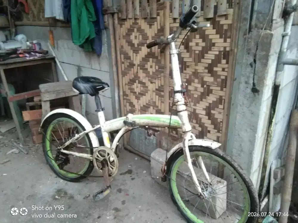 Sepeda lipat merk yokohama