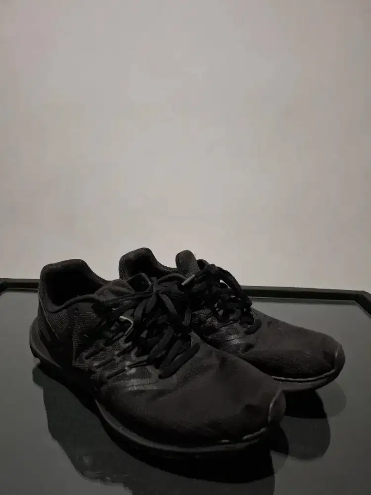Sepatu Nike Hitam