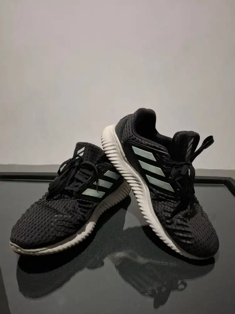 Sepatu Adidas Hitam Putih