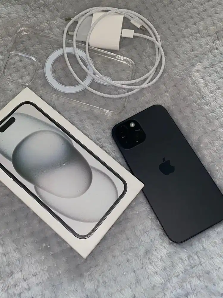 Apple iPhone 15 128 GB Black Garansi Resmi s/d 8.5.2027