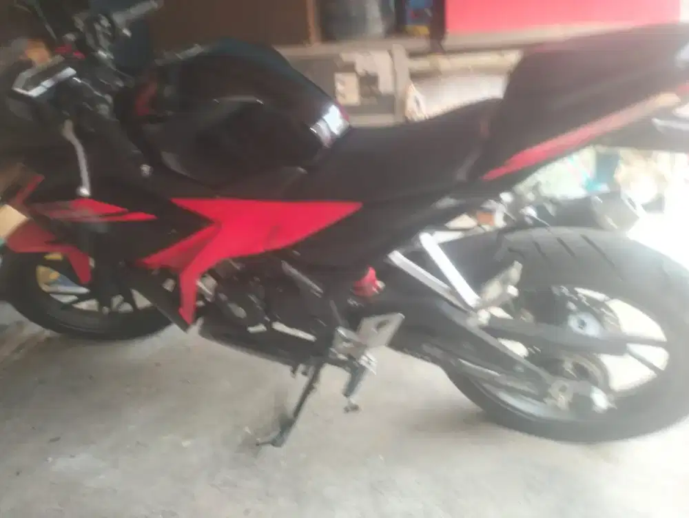 CBR 150 R LIKE NEW
