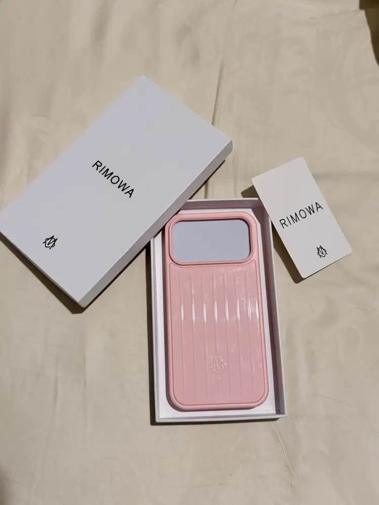 RIMOWA iPhone 17 Pro Max Case Pink – Like New