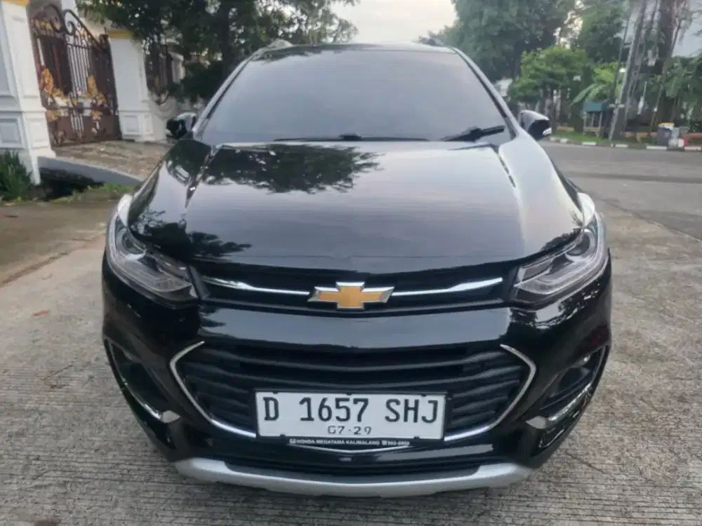 Dijual Chevrolet Trax AT 1.4 2018 warna black beauty