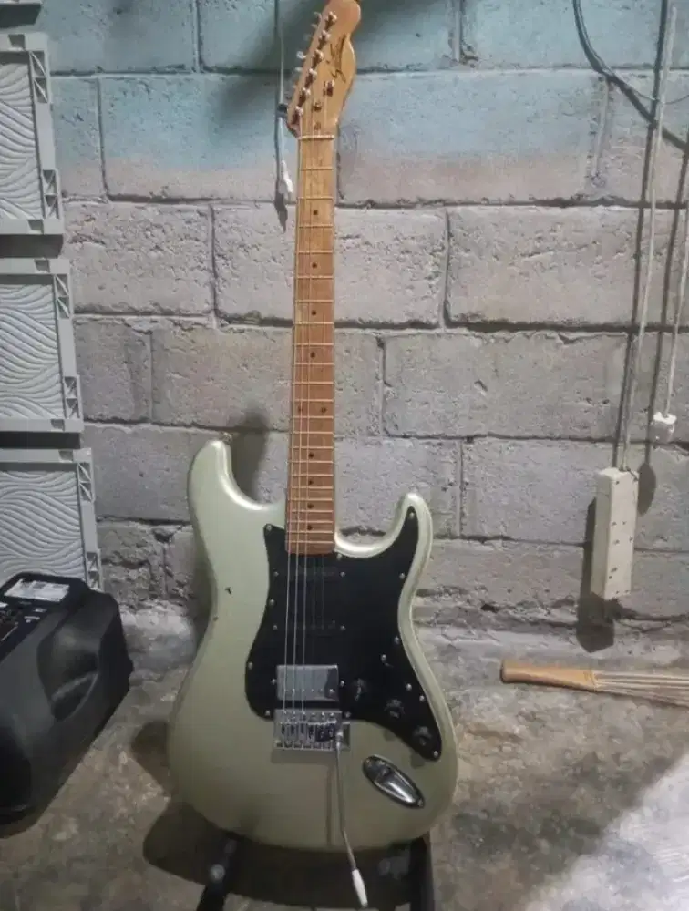 Gitar listrik bekas