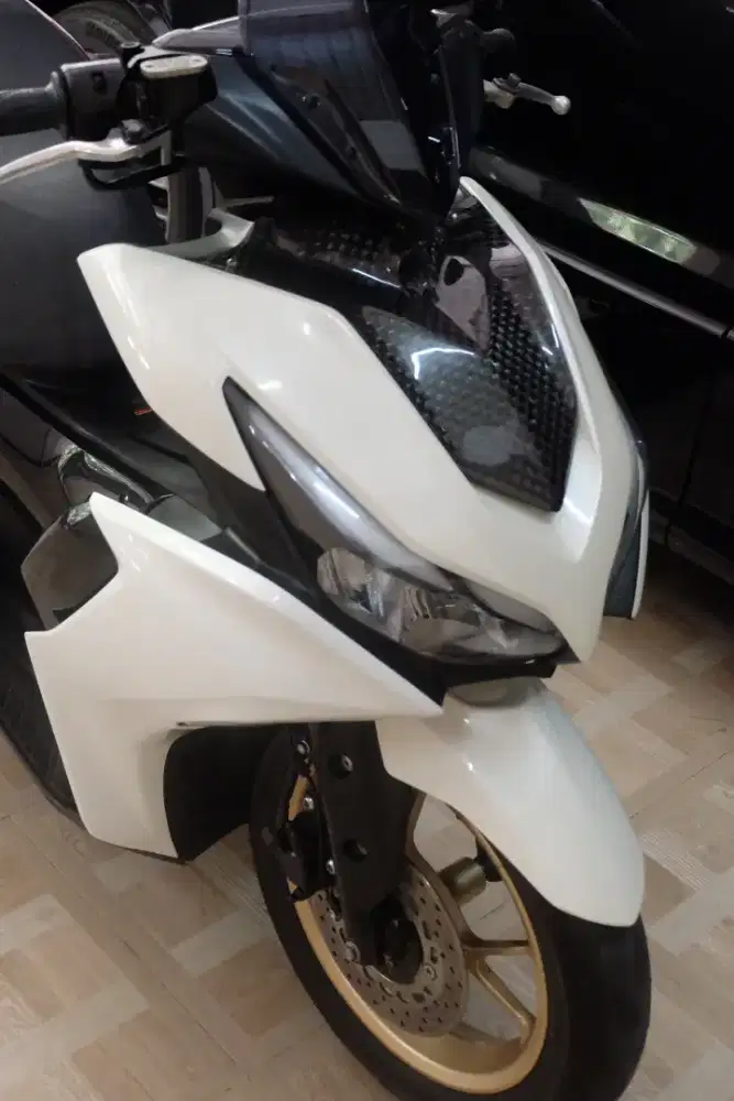 Tameng dan sayap kanan depan New Aerox warna putih mutiara3 second
