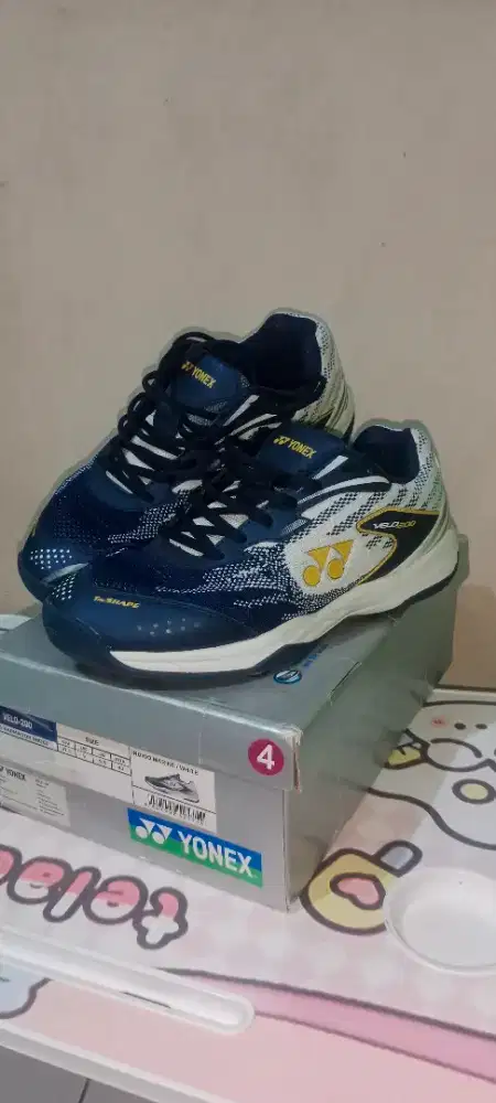 Sepatu badminton yonex original