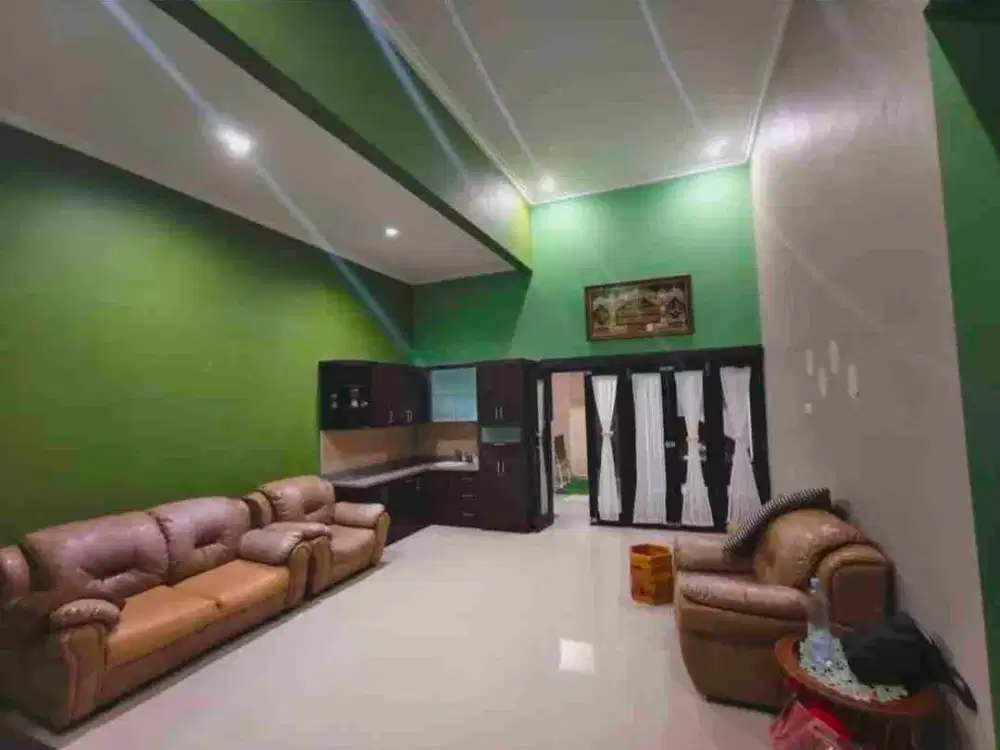 rumah sangat tenang di cengger ayam suhat dekat candi mendut, papa papa, griyashanta, kendalsari dekat kampus UB Brawijaya, polinema serta dekat musholla. bonus furniture