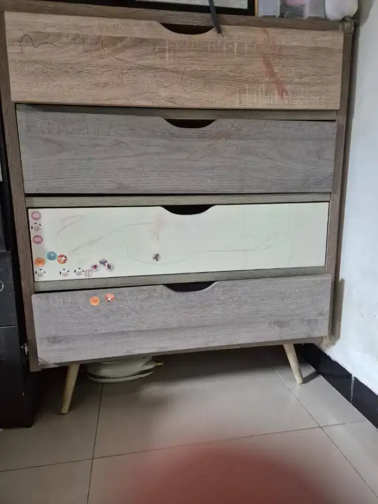 Lemari Laci Kayu 4 tingkat