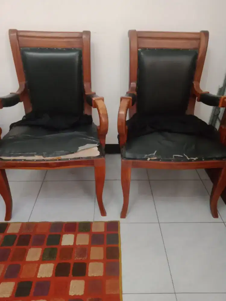 Kursi jati apa adanya