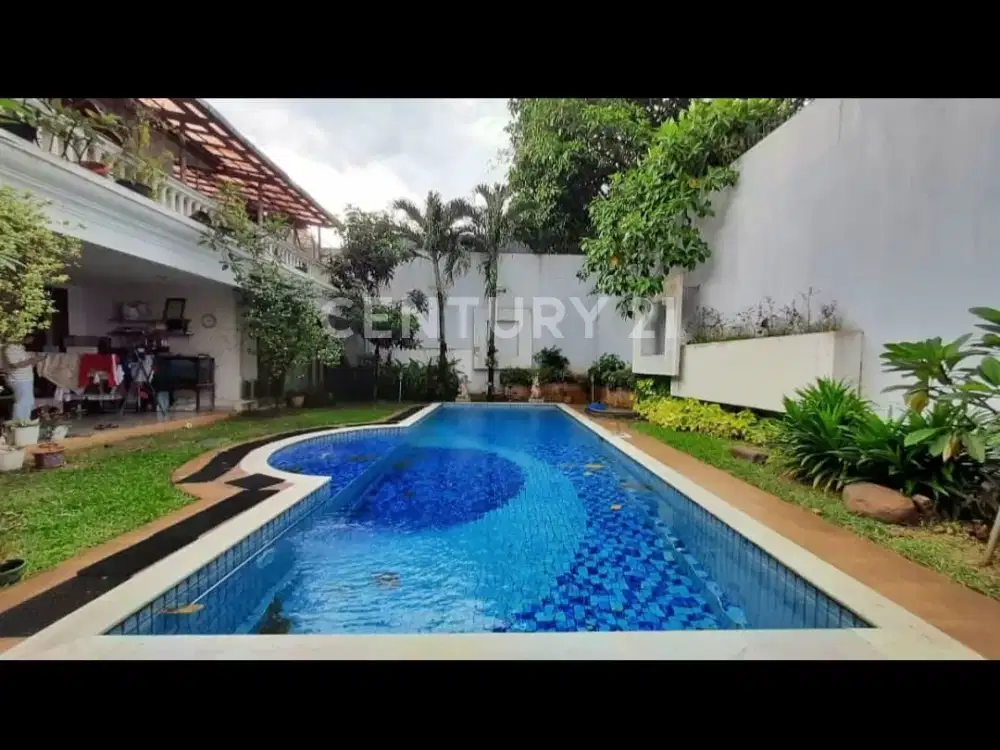 Rumah Siap Huni Dengan Swimming Pool  Radio Dalam Jakarta Selatan