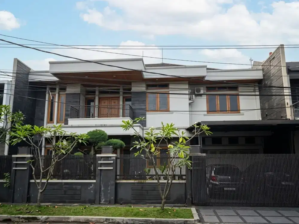 Rumah Bagus Terawat 2 Lantai Di Mekar Wangi Singgasana
