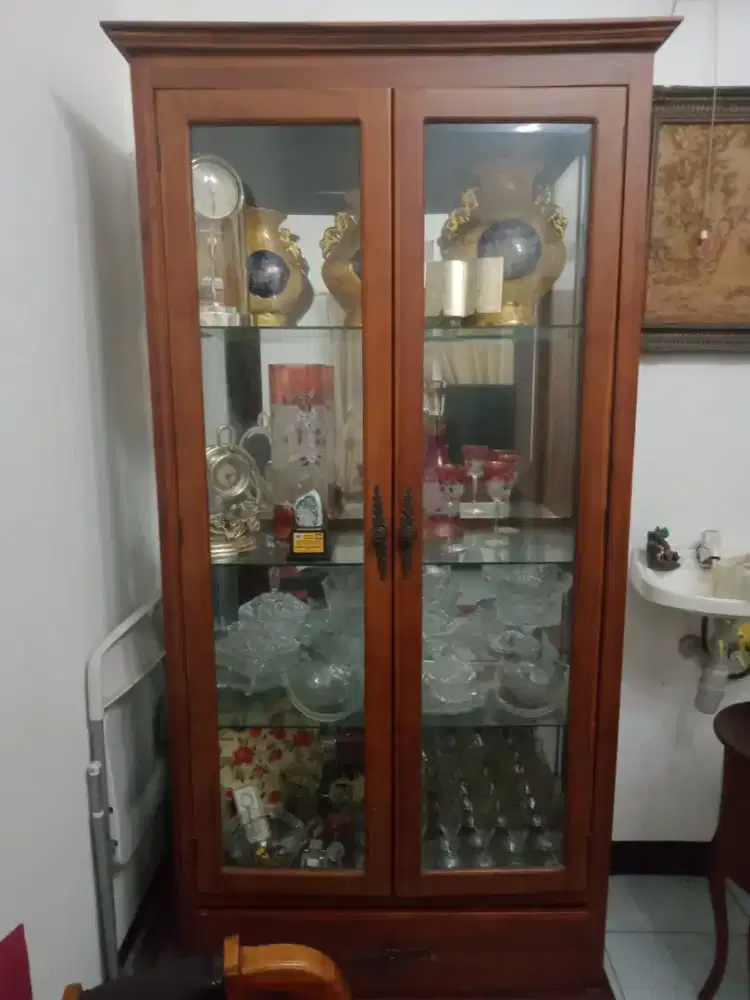 Lemari hias jati