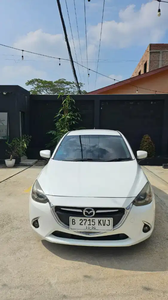 Mazda 2 Skyactiv 1.5 AT (2015)