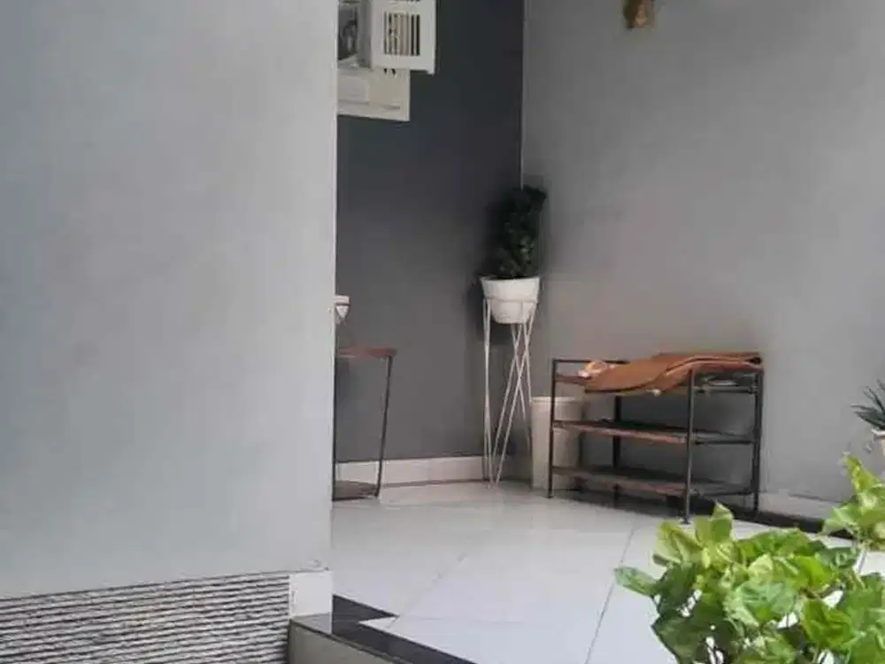 Rumah 2 lt Siap Huni Kondisi 90% Terawat, Lokasi Strategis Dekat Akses Tol
