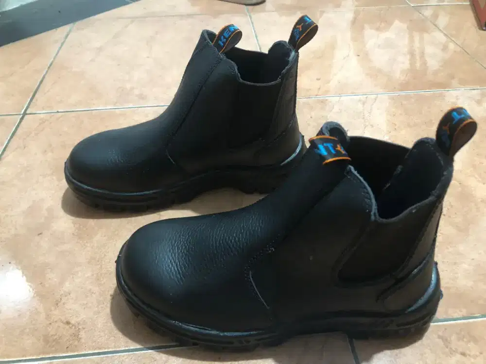 Sepatu Safety Tinggi Pria