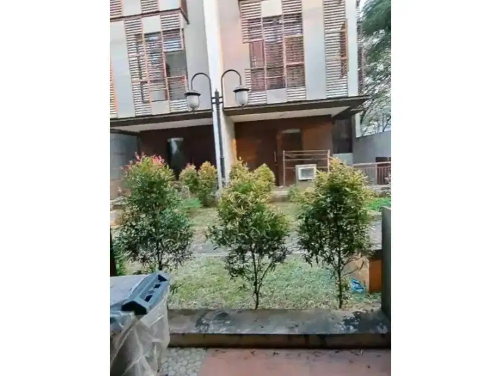 Disewakan Rumah 3 Lantai BSD City, Cluster Whelford  Luas tanah : 60m²