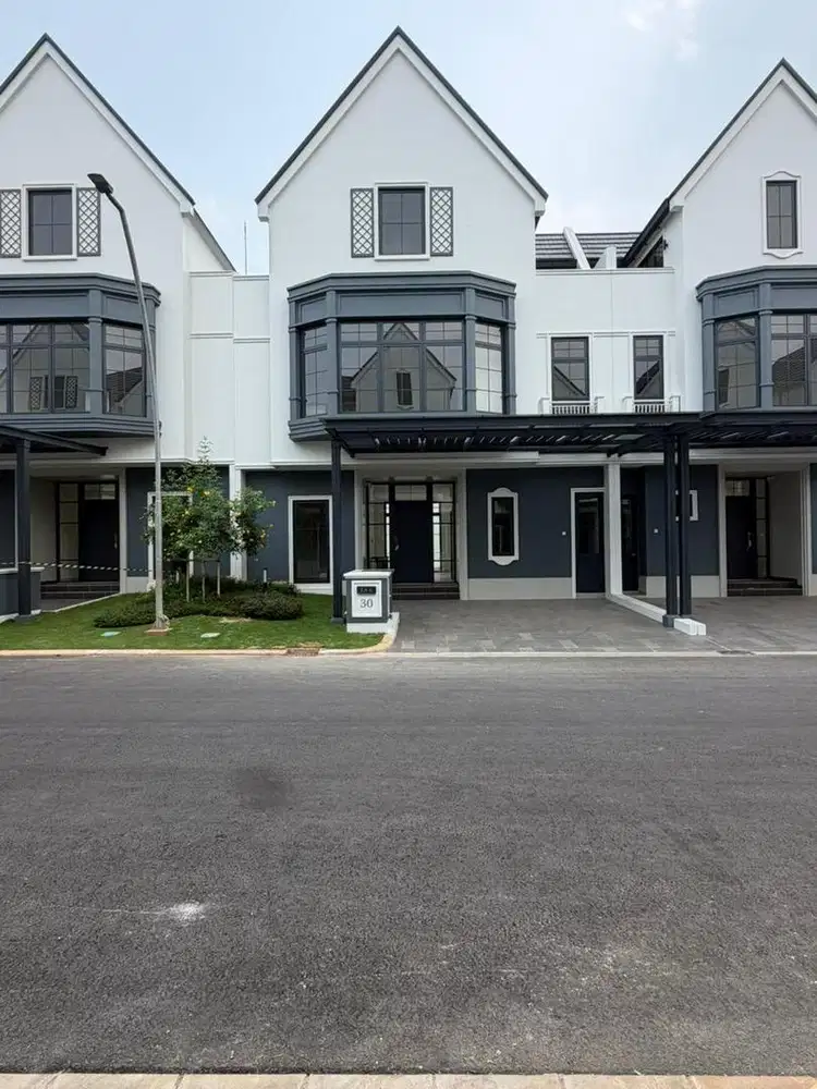 Dijual rumah dengan backyard besar cocok untuk swimming pool