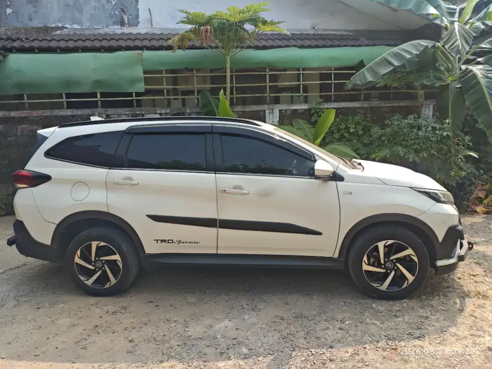 Di jual mobil RUSH TRD SPORTIVO